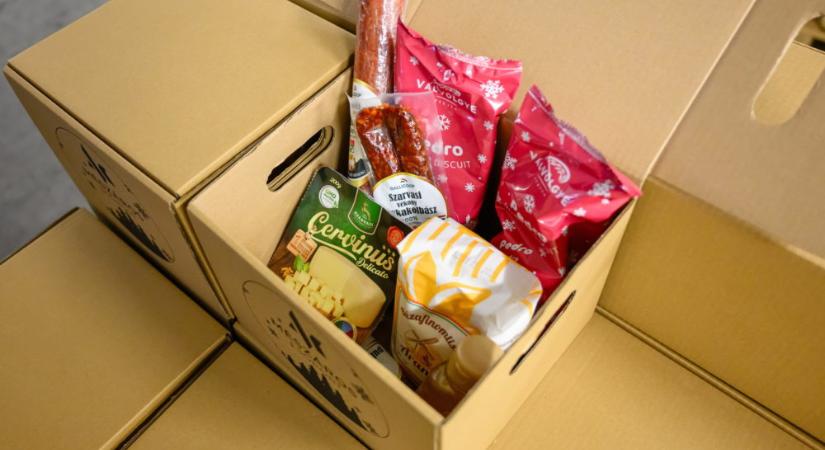 Karácsonyi adománygyűjtést szervez a Magyar Vöröskereszt és az Auchan