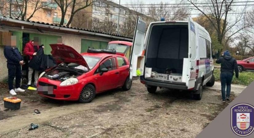 Gépjárműlopásra és feltörésre szakosodtak