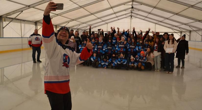 Vár a műjég Sopronban