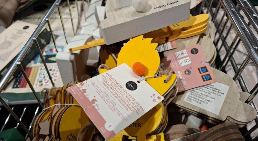 Megáll az ész: ebben az áruházban már húsvéti dekorációt árulnak