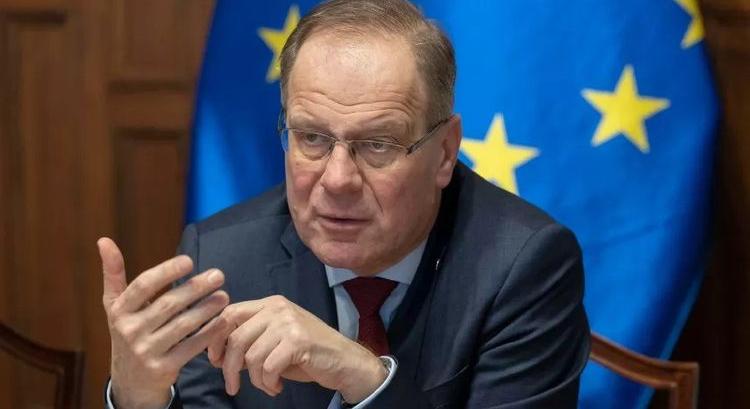 NYOLCAS ÚT – Navracsics szerint tűrhetetlen a halasztás