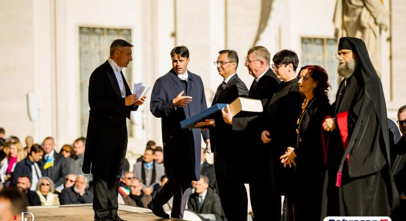 Papp László és debreceni küldöttsége találkozott a pápával