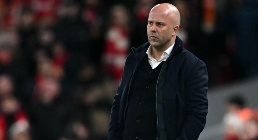 Slot nem aggódik, de a Liverpool vezetősége azért összehívott egy válságértekezletet