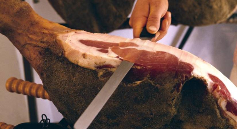 Így készítik az olasz nagymamák a házi prosciuttót: több mint 1 millióan látták az idős házaspár videóját