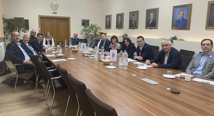 A Tisza Párttal nyitotta az egyeztetések sorát a MOK