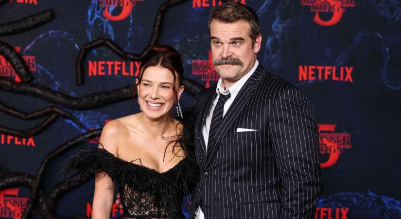 Millie Bobby Brown arról beszélt, milyen a kapcsolata a zaklatással vádolt David Harbourral