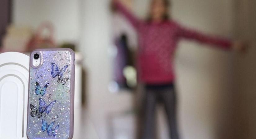 A TikTok új őrülete a gyanútlan emberek nyilvános megalázásából csinál trendet (videó)