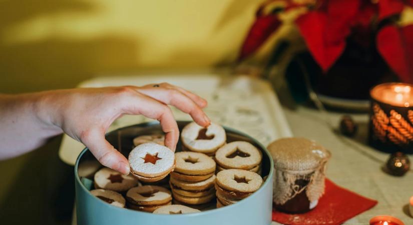 Ünnepi linzer csipkebogyólekvárral – omlós és illatos
