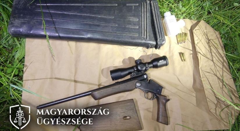 Tiltott helyen tartózkodott, így bukott le az emberi élet kioltására alkalmas lőfegyverekkel a zalai idős férfi