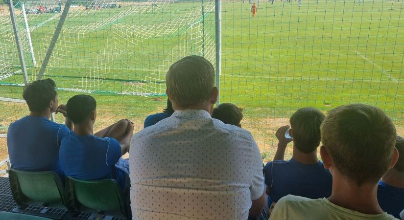 Komoly problémát jelentenek a lelátón gyalázkodó szülők