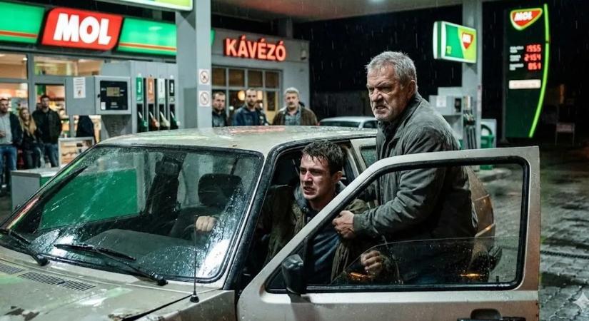 Mint a filmeken: útonálló önbíráskodás az M7-esen