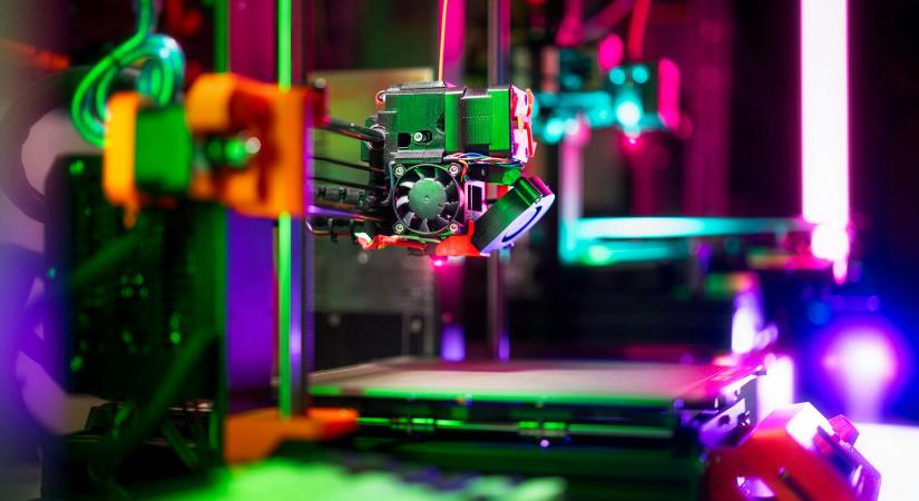 Hogyan kapcsolódik a 3D nyomtatás a kriptovilághoz, és miért egyre fontosabb a decentralizált gyártás szerepe?