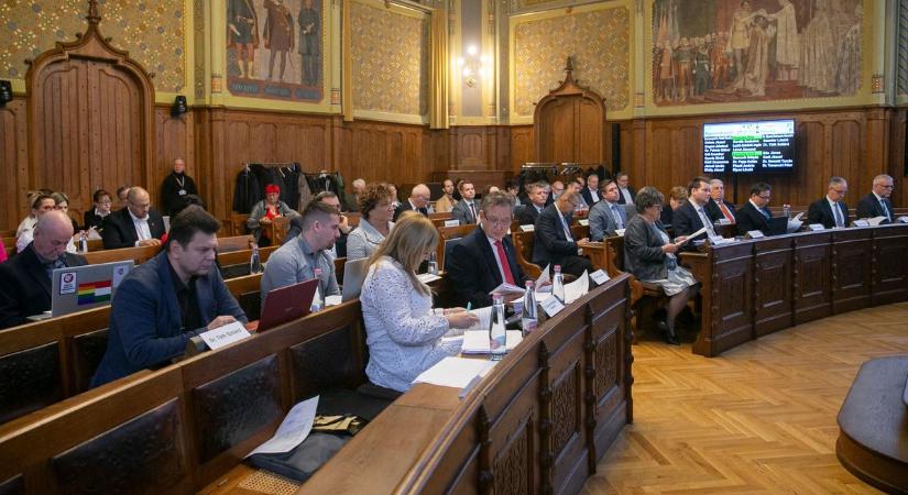 Régóta vár beruházások valósulnak meg Kecskeméten: hosszú viták után elfogadták a költségvetést – fotók