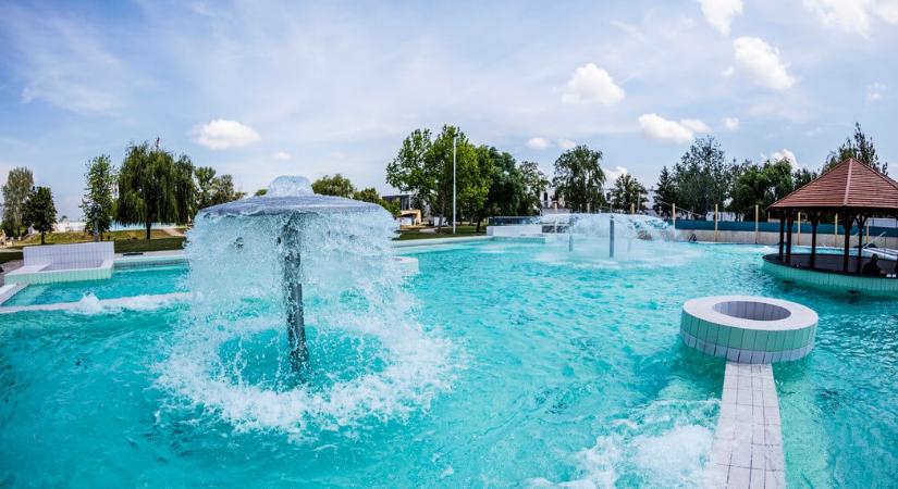 Fejlesztik az Aquacinema fürdőt