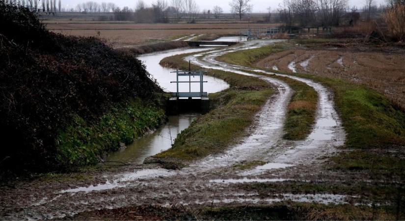 Milyen kölcsönhatás van a vízgazdálkodás és az üvegházhatású gázok között?