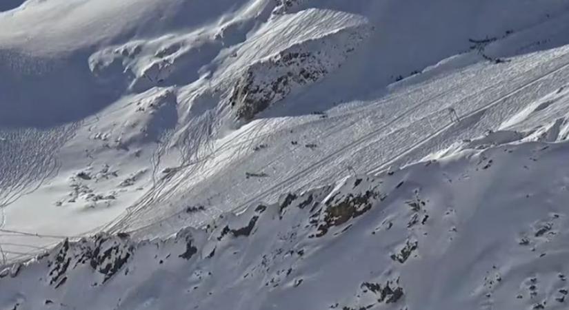 Dráma a sípályán - Többen a hó fogságába ragadtak, több mentőhelikoptert is riasztottak