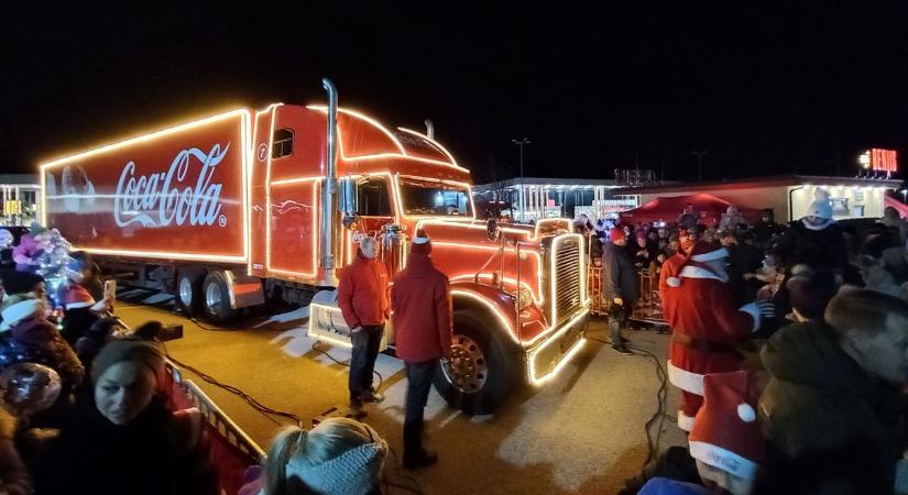 Sopron közelében bukkant fel a Coca Cola karácsonyi kamionja - fotók, videó