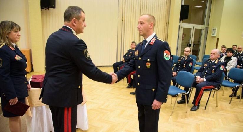 Főhadnagy lett a kaposvári tűzoltóparancsnok