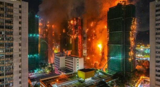 Hatalmas tűzvész volt Hongkongban: legalább 44 halott és közel 300 eltűnt