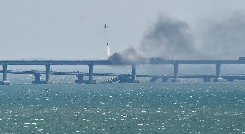 Oroszországban életfogytiglanra ítéltek nyolc embert, akik részt vehettek a krími hídrobbantásban