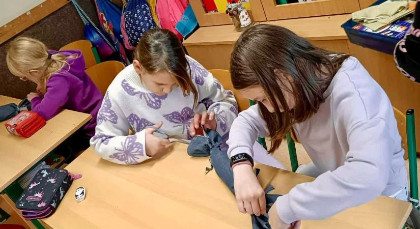 Jófejségből jeles: kutyakekszet is sütöttek a jótékonykodó diákok a menhelyi ebeknek