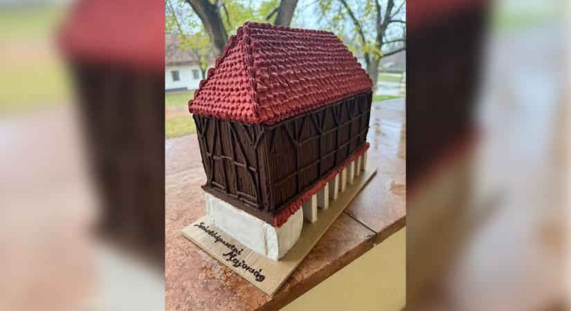 Mézeskalácsból építették meg a górét, jótékony célokat szolgál a különleges finomság