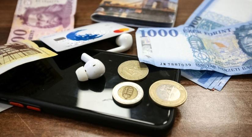 Figyelem! Új módszerrel törnek be a bankszámládra – így lopják el a jóváhagyó SMS-eidet