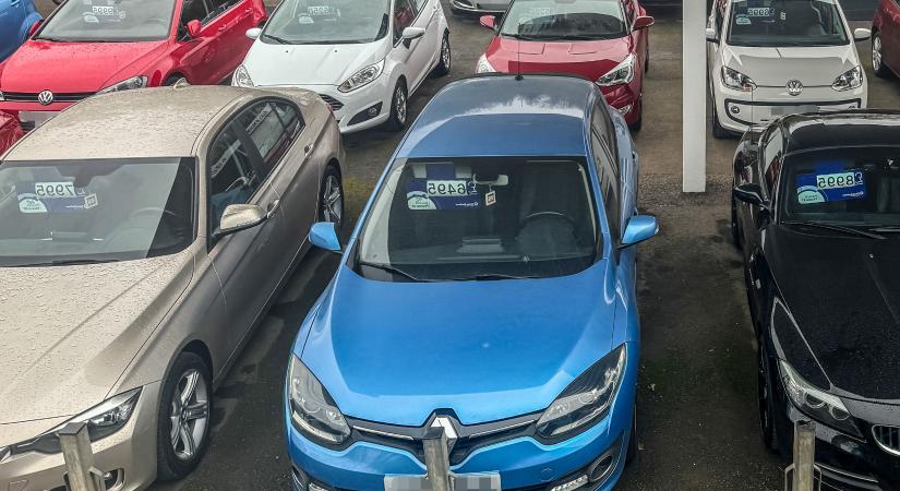 Itt vannak a ritkán látott számok a nepperek noteszéből