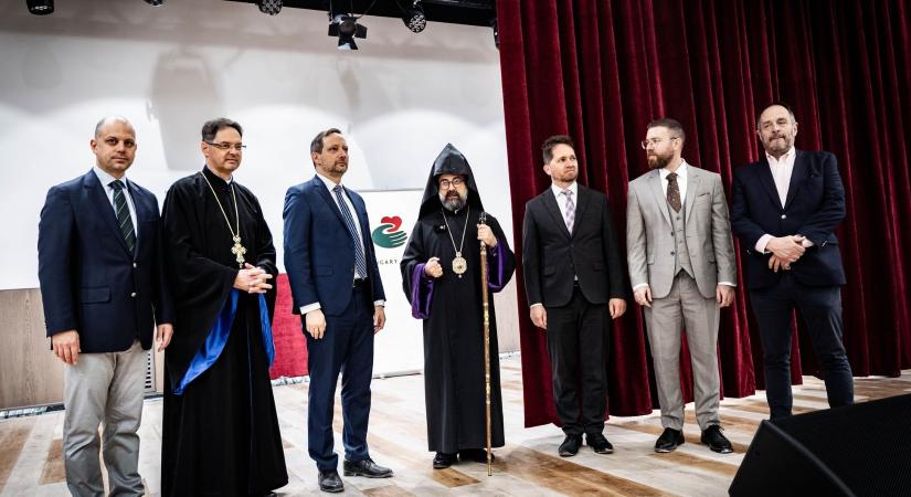 Aki a gyermekekbe fektet, az a jövőbe fektet – jelentette ki Hölvényi György Szíriában