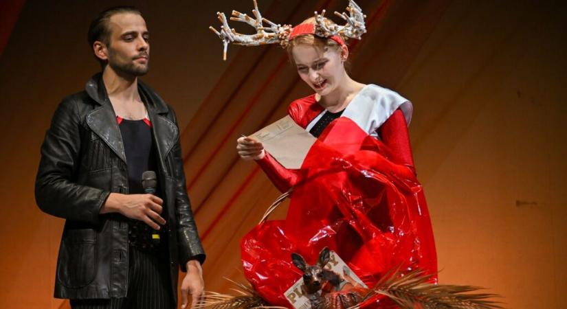 Véget ért a Desiré, de az élet tovább pezseg a Kosztolányi Színházban!