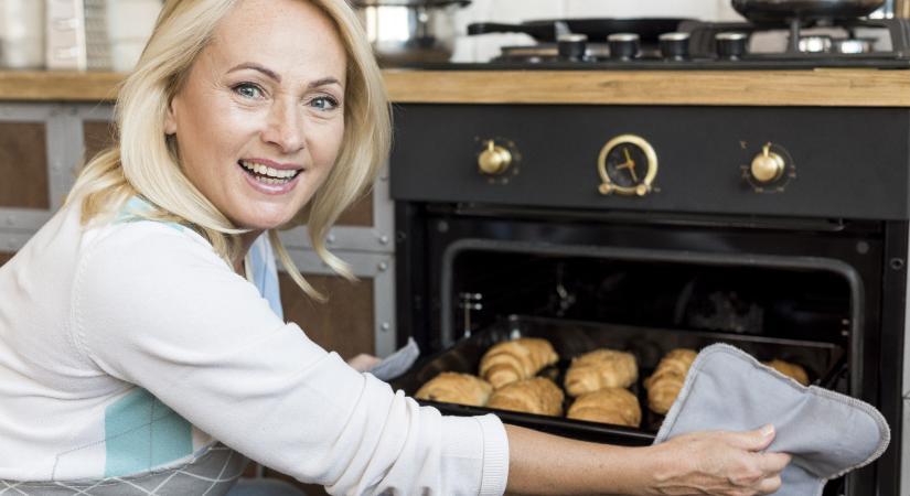 Így süthet egyszerre több tepsiben, hogy az eredmény tökéletes legyen