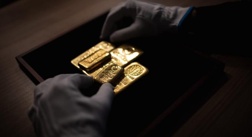 Történelmi csúcsra jutott, és tovább emelkedhet az arany ára – most akkor vegyünk vagy ne?