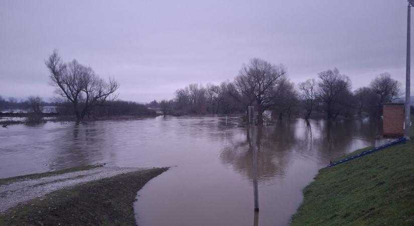 Harmadfokú az árvízvédelmi készültség a Sajón