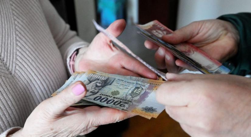 Több pénz a nyugdíjasoknak: 2026-tól extra juttatás és emelés