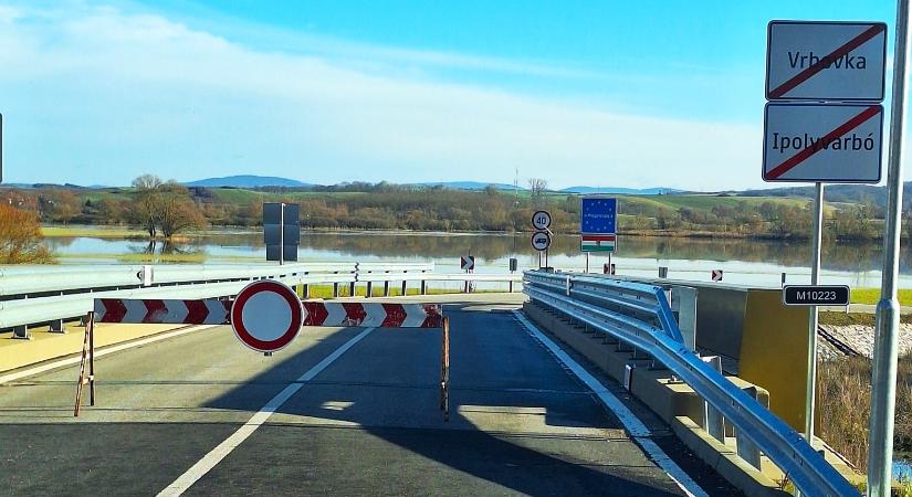 Árvíz az Ipolyon, lezárták a határátkelőt Ipolyvarbónál