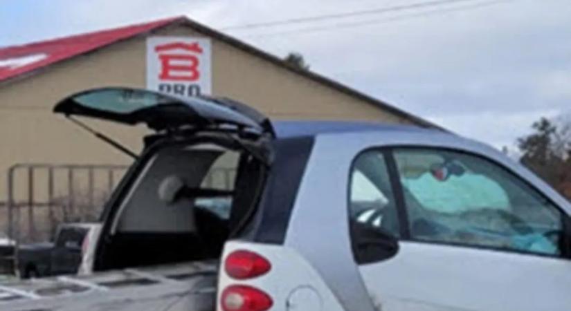 Megláttak egy Smartot a rendőrök, a rakományától tátva maradt a szájuk - fotó