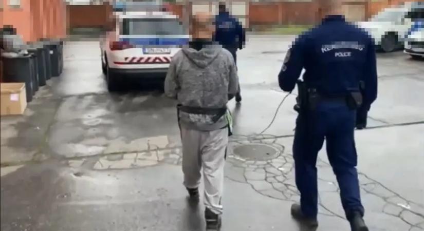 A gyerekek az ablakon át menekültek a gyilkosság helyszínéről