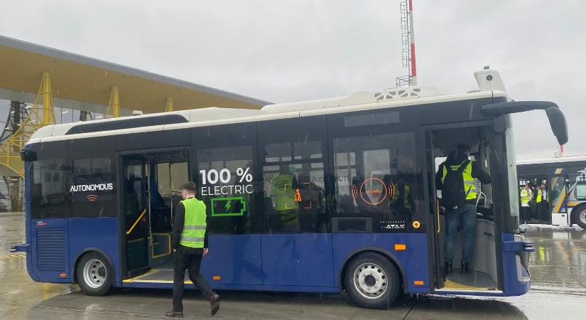 Sofőr nélkül működő autóbuszt teszteltek a kolozsvári repülőtéren