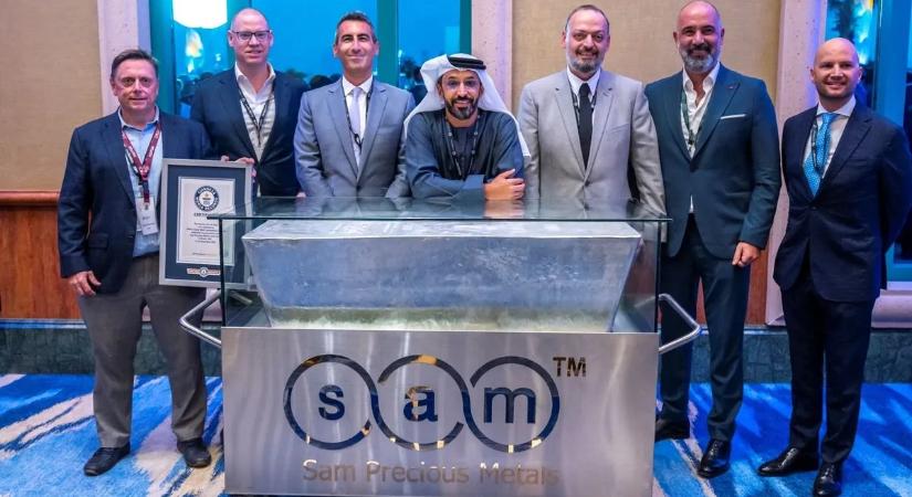 Bemutatták a világ legnagyobb ezüsttömbjét – csak ez ne essen senki lábára!