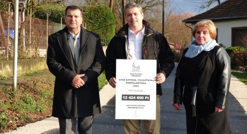 Fontos útfejlesztés készült el az Egerszeghez közeli településen, s még a fűnyírótraktor sem fog pihenni