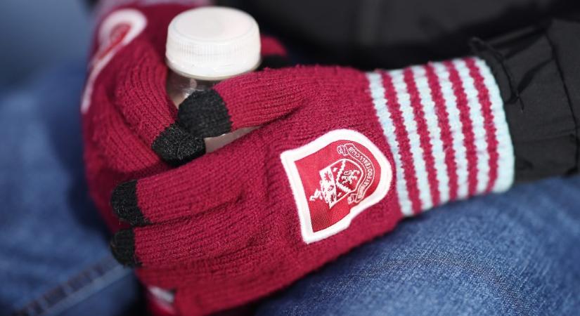 Fagyoskodnak a dolgozók és a vevők egy székesfehérvári áruházban