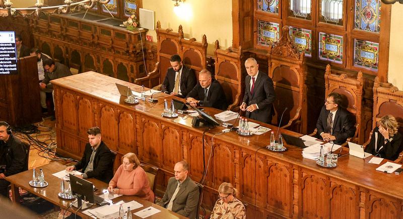 Nem az adóemelésekre, igen a fejlesztésekre