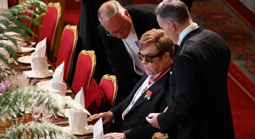 Elton John megtörten vallott: 15 hónapja alig lát – így küzd a vakság ellen