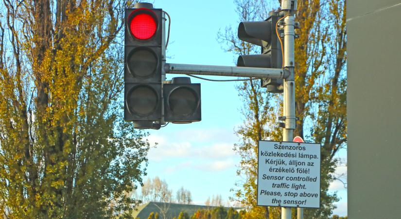 Sosem vált zöldre a lámpa? Ez lehet az ok, és könnyű a megoldás!