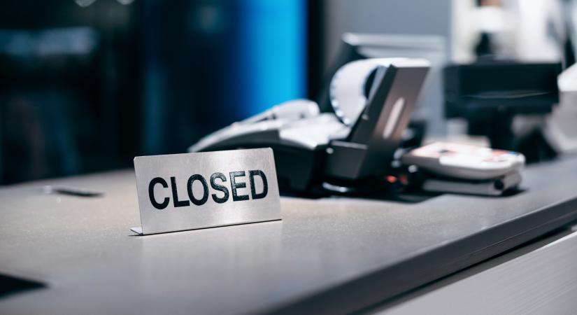 Boltláncok nehéz helyzetben: jöhet az első nagy kivonulás?