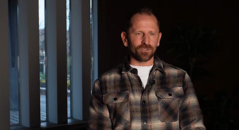 „Na te kis takony, akkor irány hazafele” – rendőrök kísérték haza Torghelle Sanyit