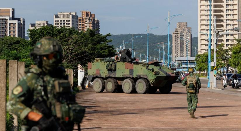 Tajvan rekordszintre növeli védelmi kiadásait a kínai invázió veszélye miatt