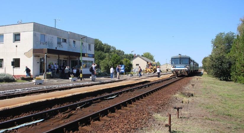 Lázár János bejelentette: 800 milliárd forintból újul meg a magyar vasút, köztük a Hatvan-Füzesabony szakasz