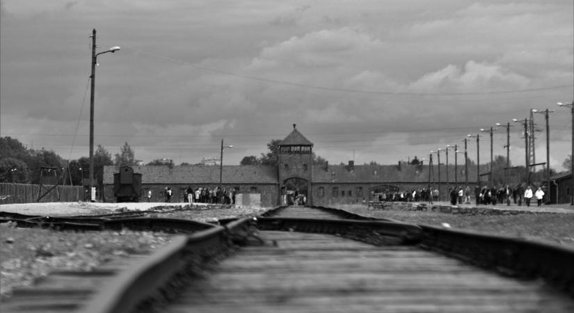 Néma főhajtás a holokauszt nemzetközi emléknapján