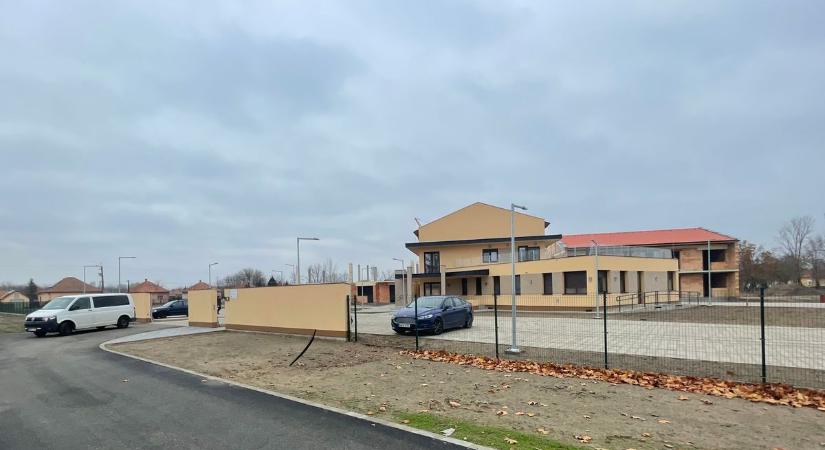 Megnyílt az Őszirózsa, új, korszerű épületbe költözött a mórahalmi gondozási központ